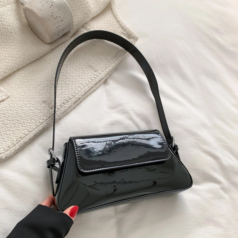 Women's Medium Pu Leather Solid Color Streetwear Magnetic Buckle Underarm Bag