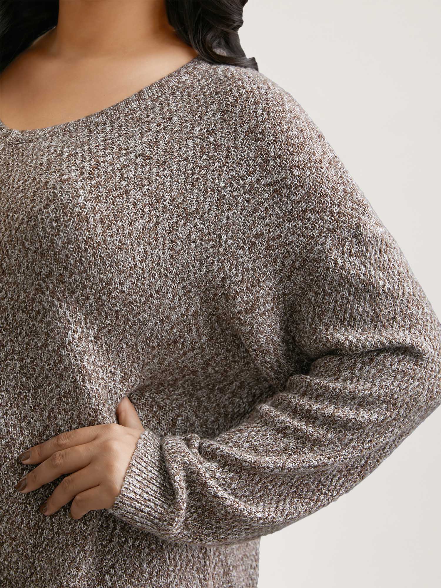 Textured V-Neck Curved Hem Pullover