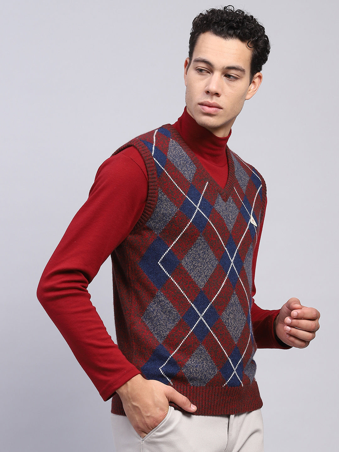 Men Maroon Geometric V Neck Sleeveless Sweater