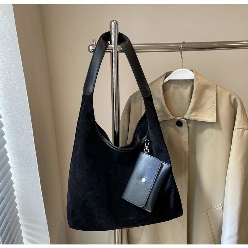 Women's Large Pu Leather Solid Color Streetwear Bucket Zipper Shoulder Bag