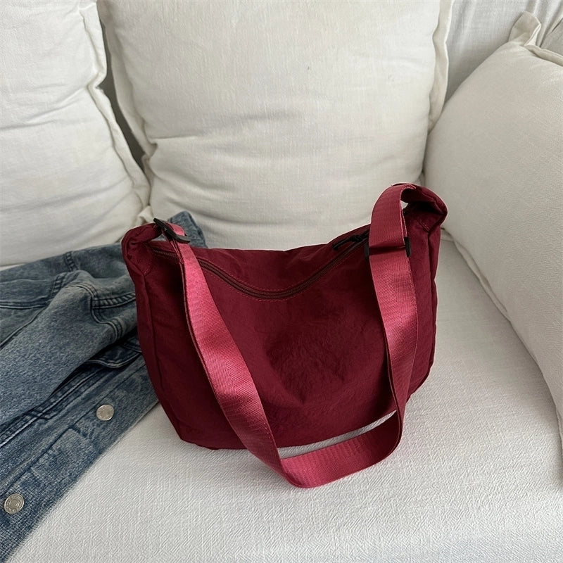 Women's Medium Canvas Solid Color Basic Classic Style Dumpling Shape Zipper Crossbody Bag