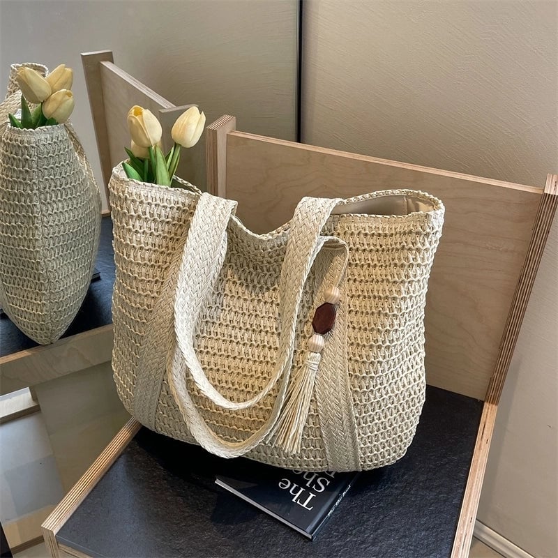 Women's Medium Straw Solid Color Vacation Beach Weave Zipper Shoulder Bag