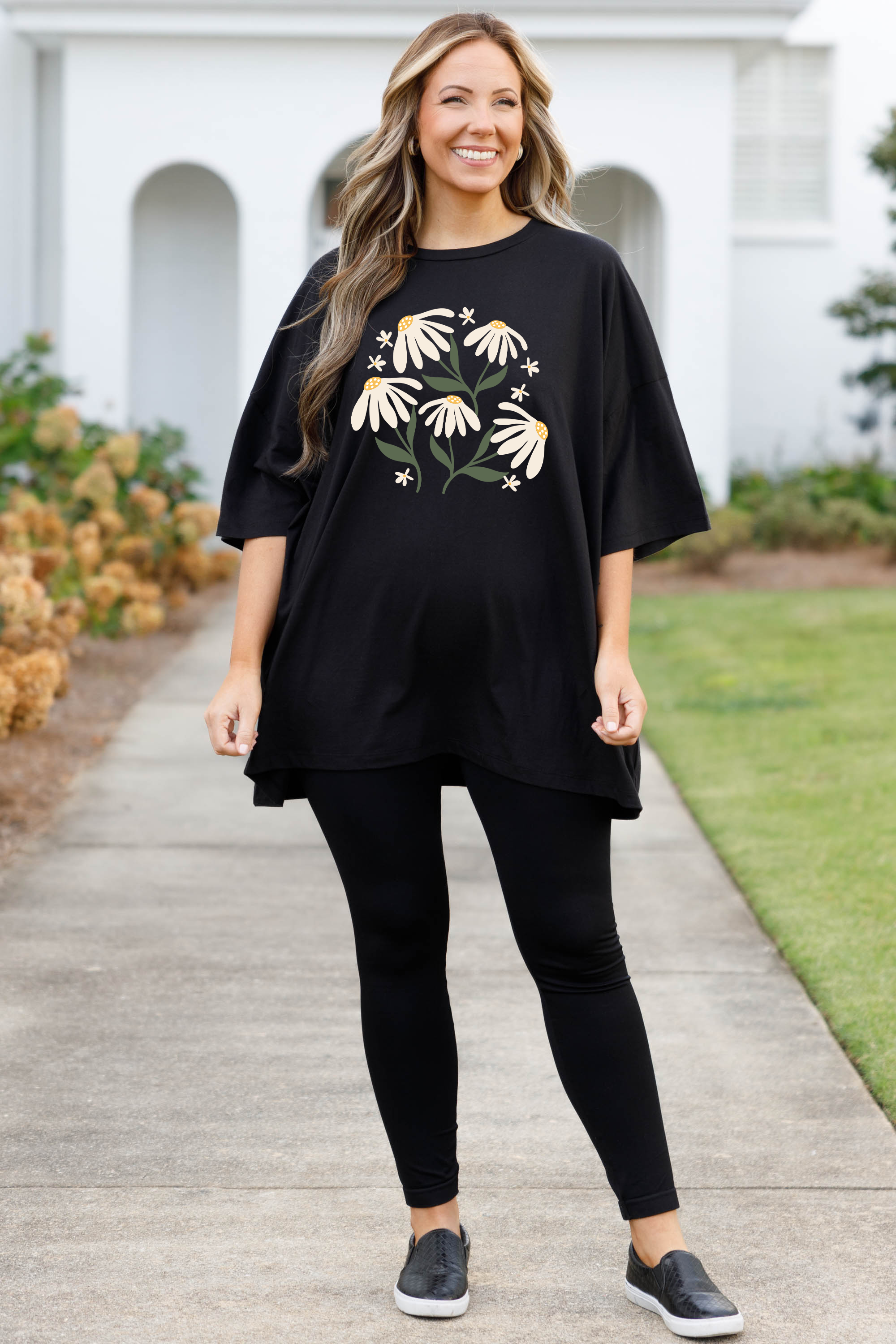 Daisy Picking Boyfriend Tee. Black