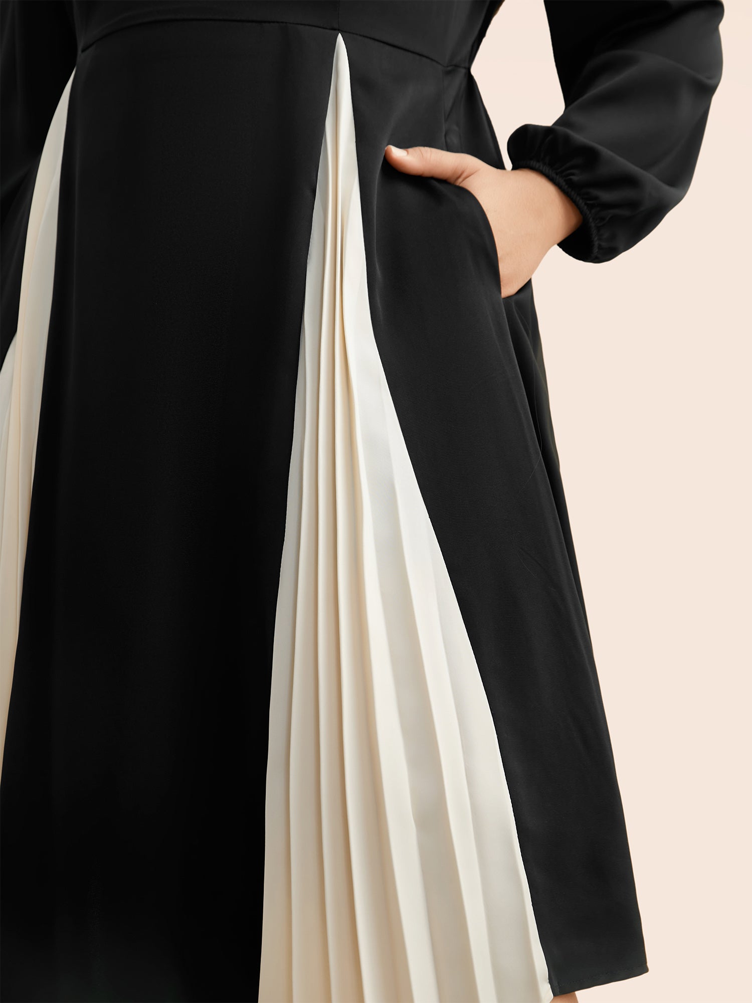 Crew Neck Contrast Pleated Dress