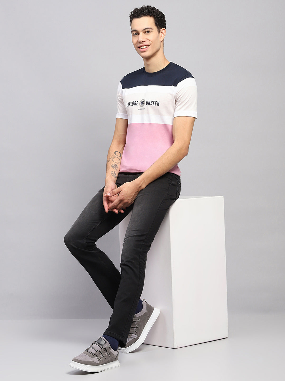 Men White & Pink Stripe Round Neck Half Sleeve T-Shirt