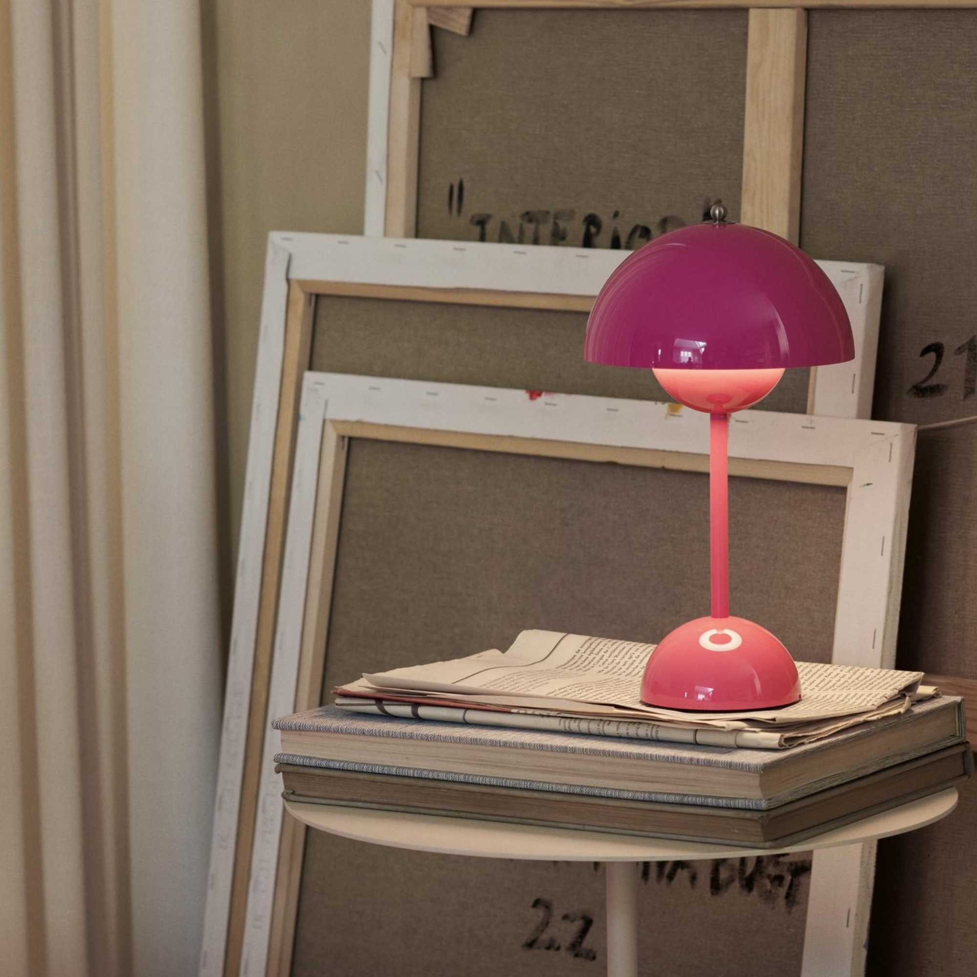 Flowerpot VP9 portable table lamp. Tangy Pink