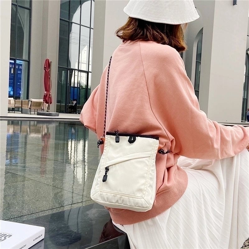 Women's Small Nylon Solid Color Streetwear Zipper Crossbody Bag