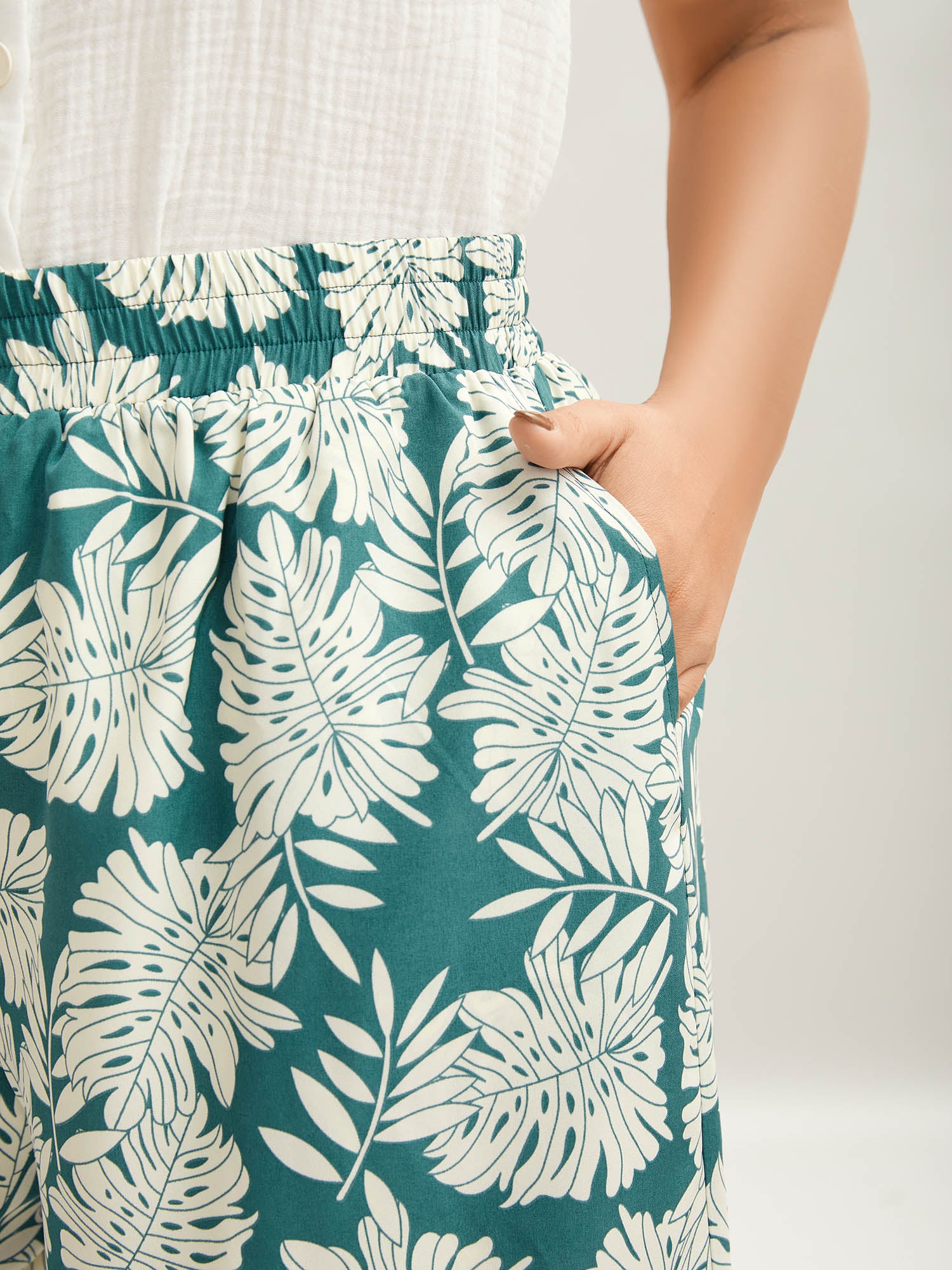 Tropical Leaf Pattern Shirred Wide-Leg Pants