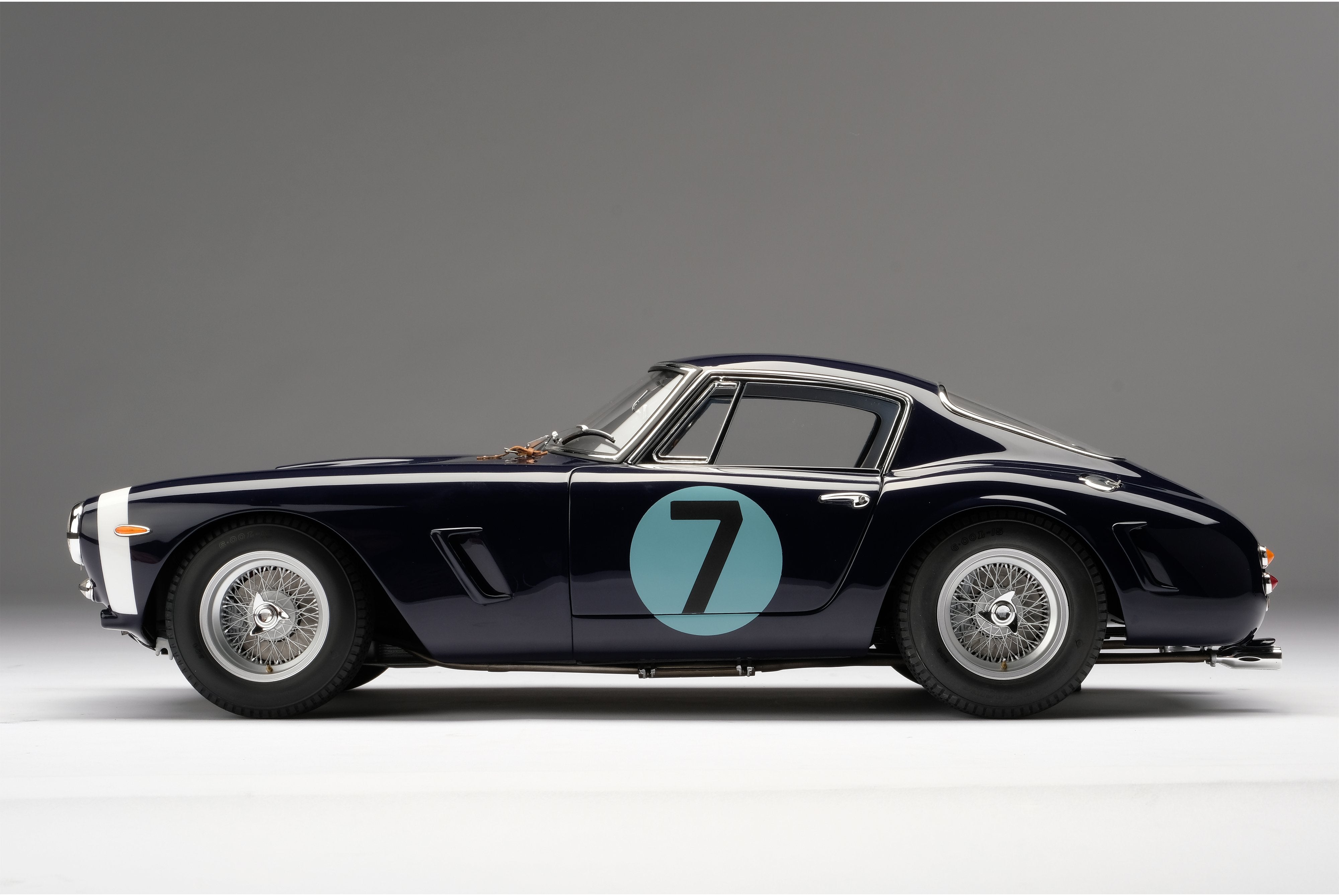 Ferrari 250 GT Berlinetta - Ganador del TT de Goodwood de 1961---Negro