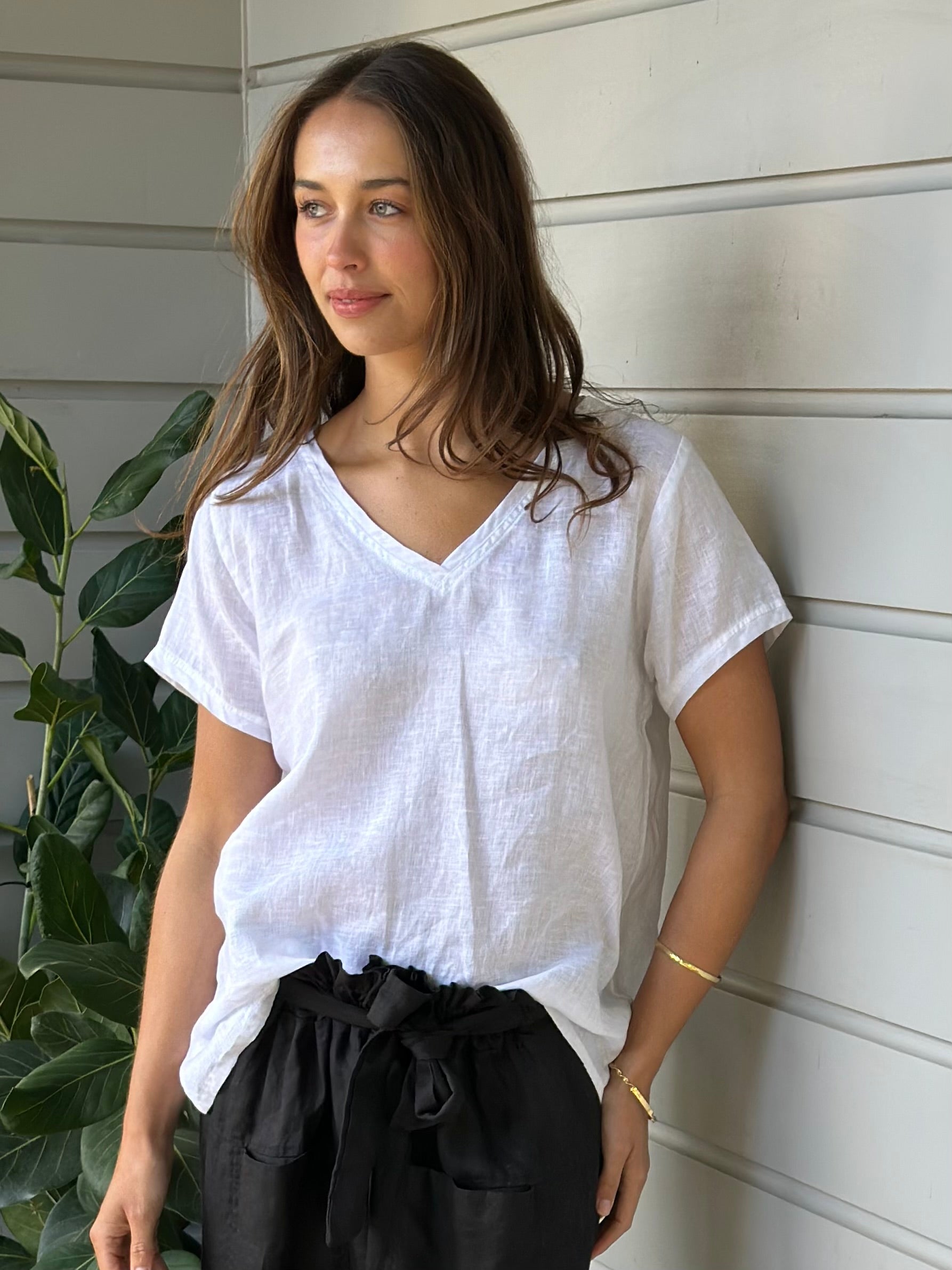 ellie top v neck-white linen