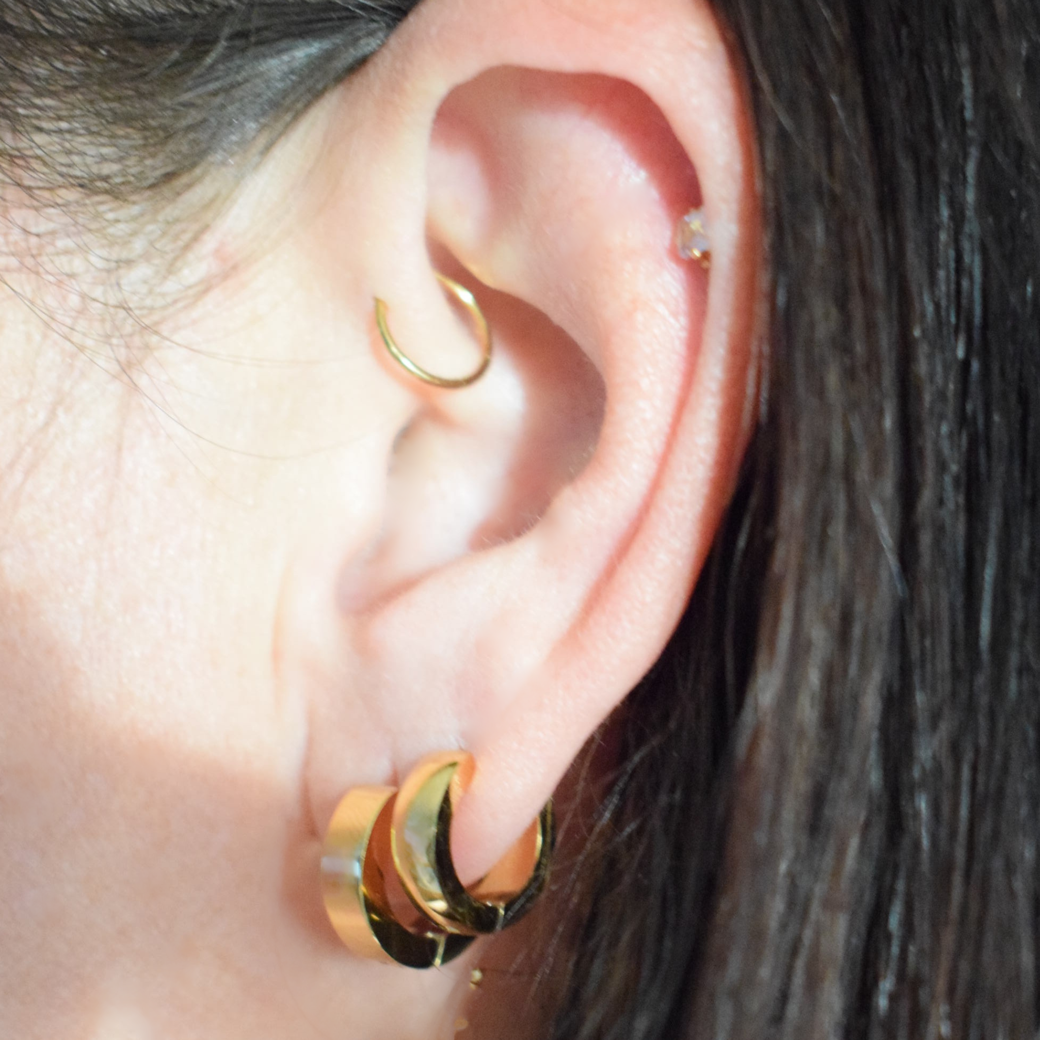 10mm edged hoops - Gold