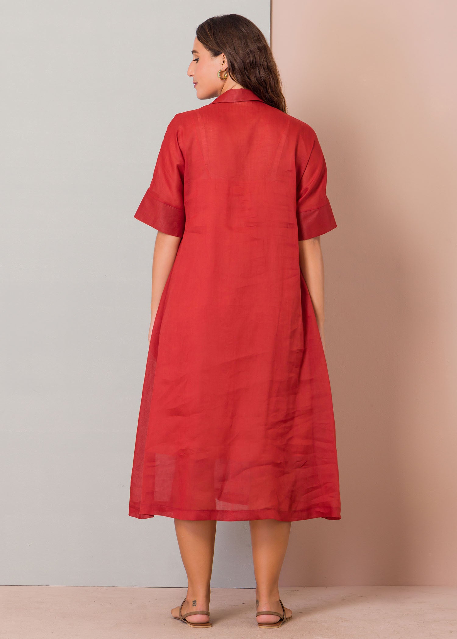 Open collar dress with extended sleeves