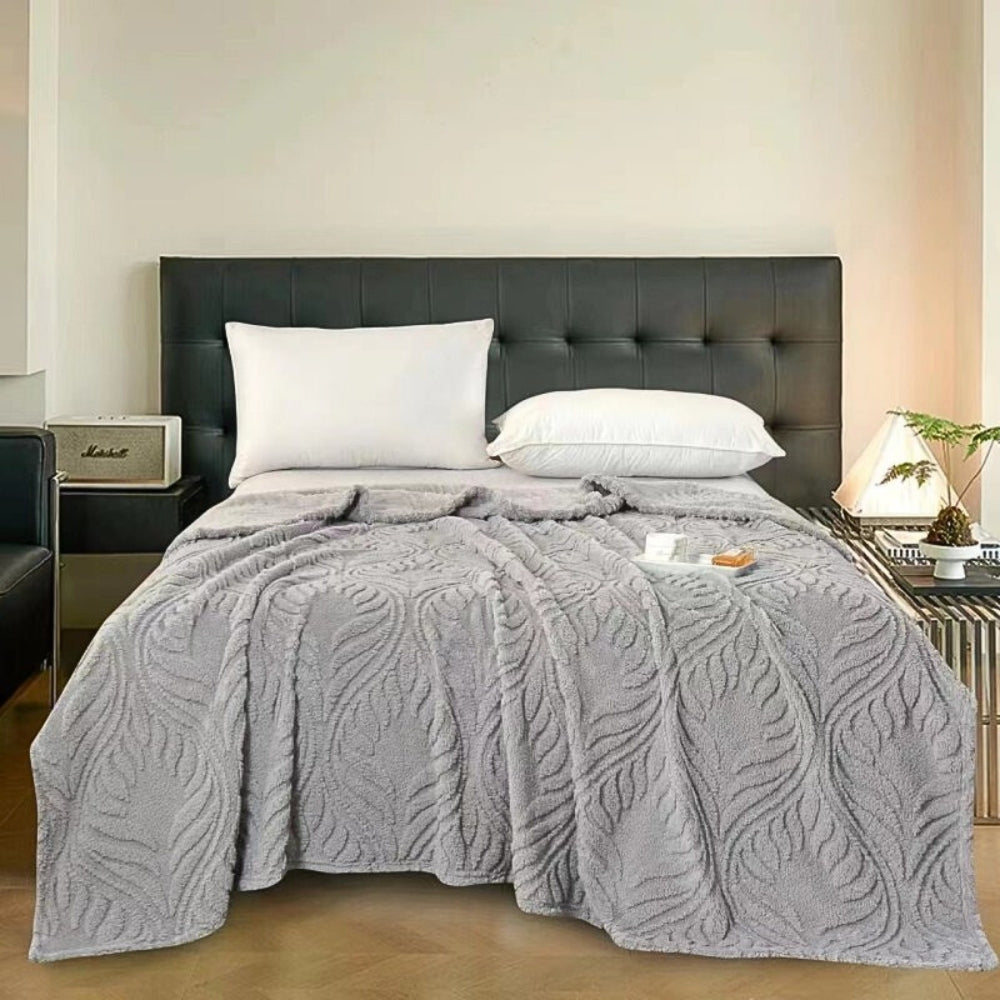 Lunéa All-Season Airy Soft Throw Blanket