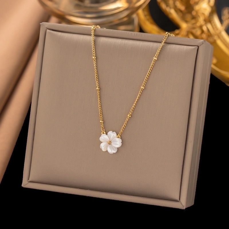 Elegant Streetwear Round Moon Heart Shape Titanium Steel Plating Pendant Necklace