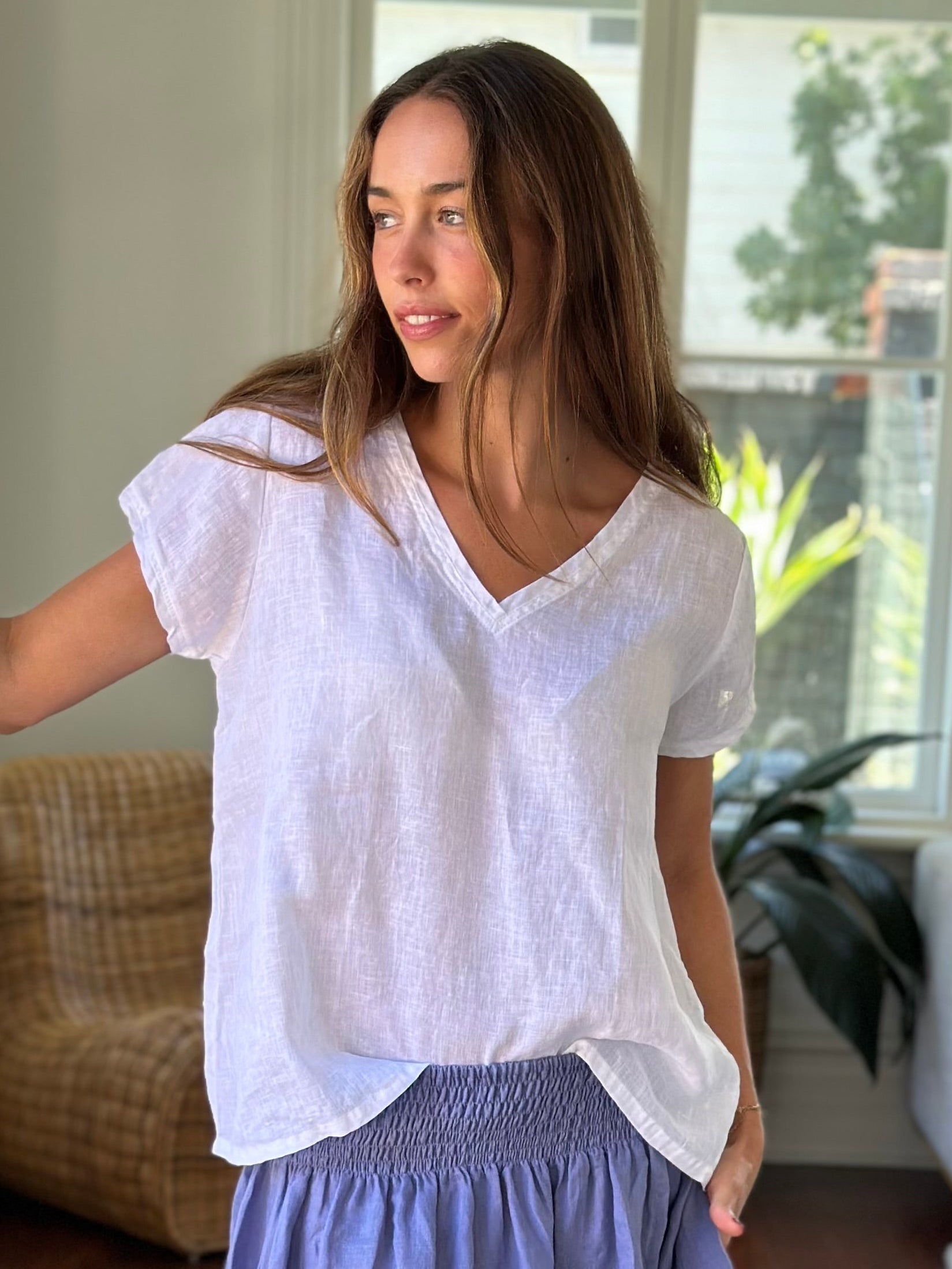 ellie top v neck-white linen