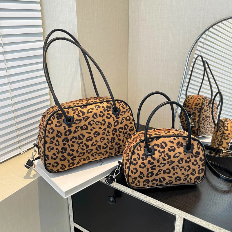 Women's Pu Leather Leopard Streetwear Pillow Shape Zipper Shoulder Bag