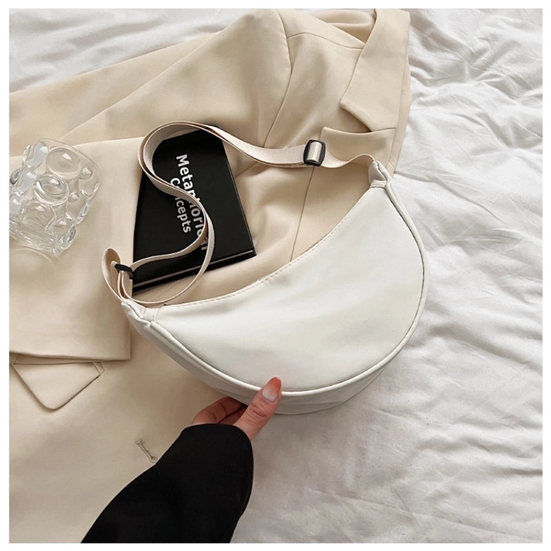 Women's Medium Nylon Solid Color Streetwear Zipper Cloud Shape Bag