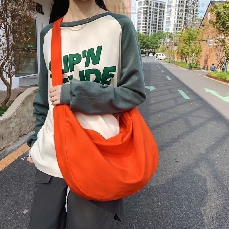 Women's Nylon Oxford Cloth Solid Color Basic Dumpling Shape Zipper Crossbody Bag