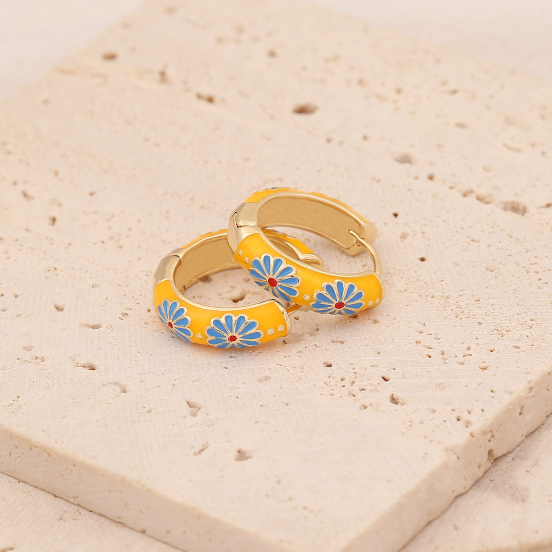 Women Retro Vintage Little Daisy U-Shape Copper Oil Dripping Earrings