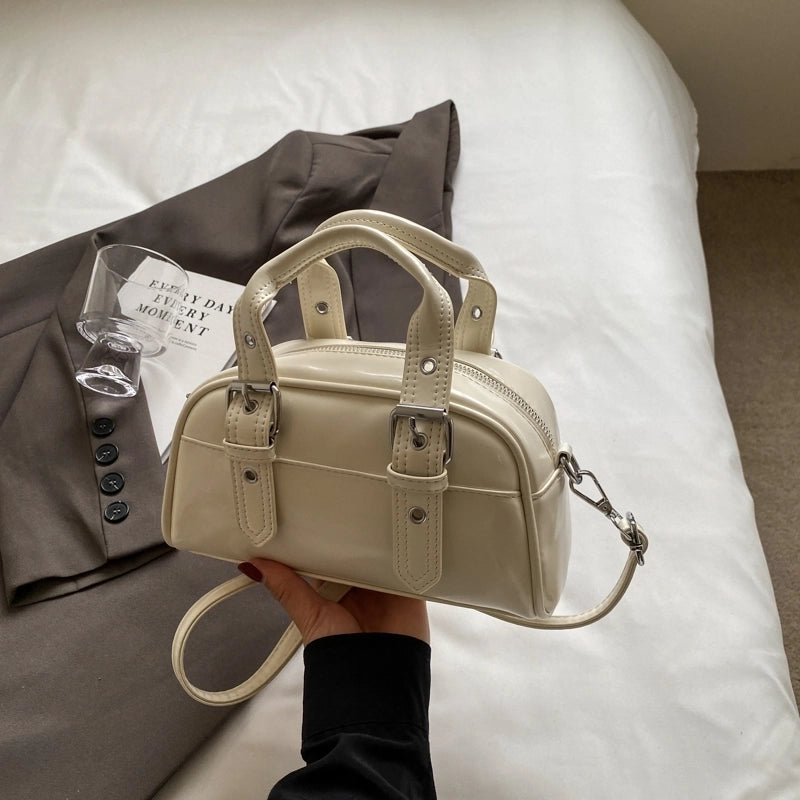 Women's Medium Pu Leather Solid Color Classic Style Streetwear Square Zipper Crossbody Bag