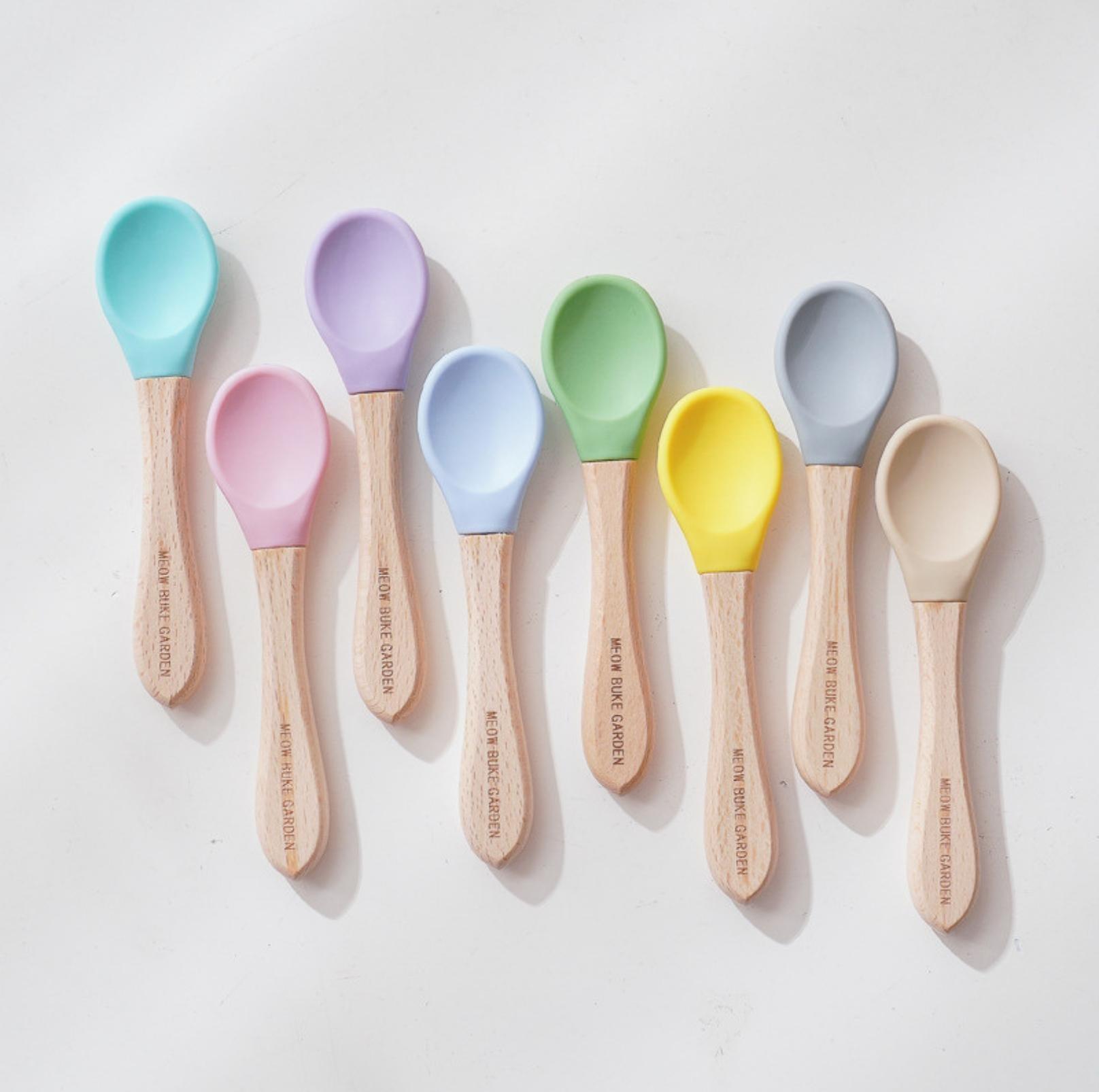 Elegant Baby-Grade Silicone Pet Food Spoon with Wooden Handle