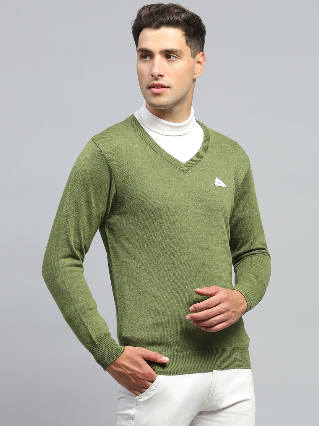 Men Green Solid V Neck Full Sleeve Pullover