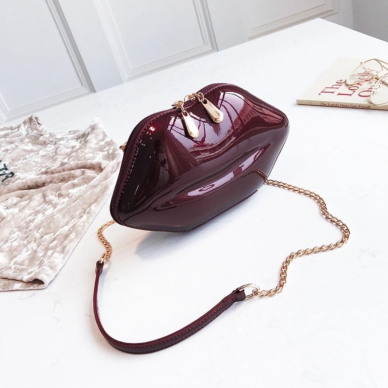 Lip-shaped Glossy Messenger Chain Bag