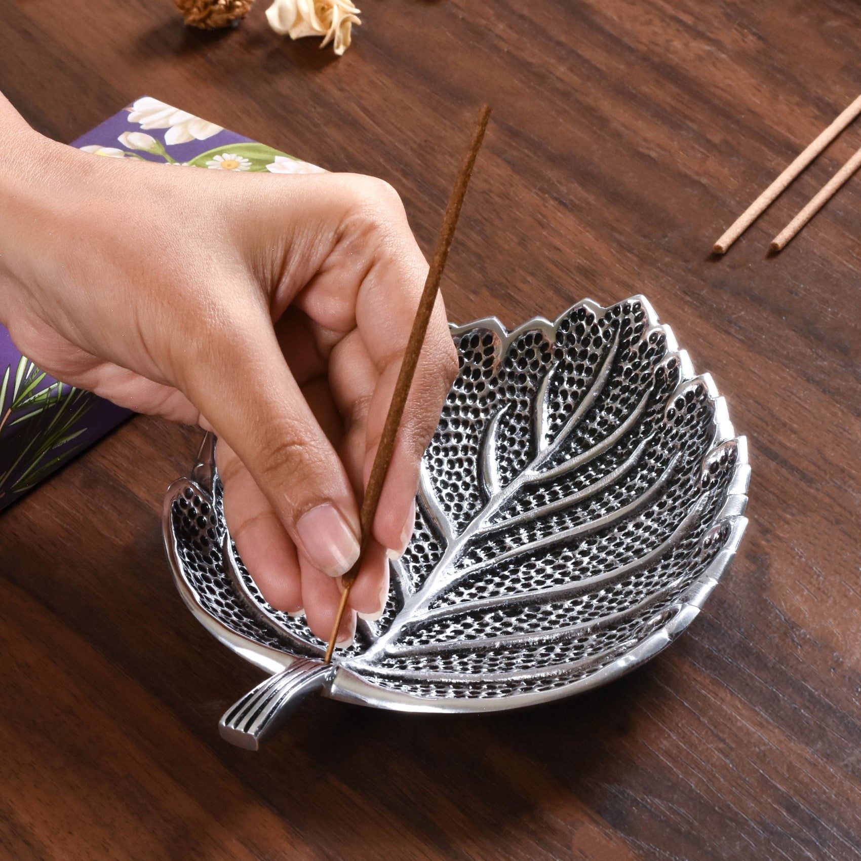 Leaf Incense Holder With Organic Lavender Incense Sticks