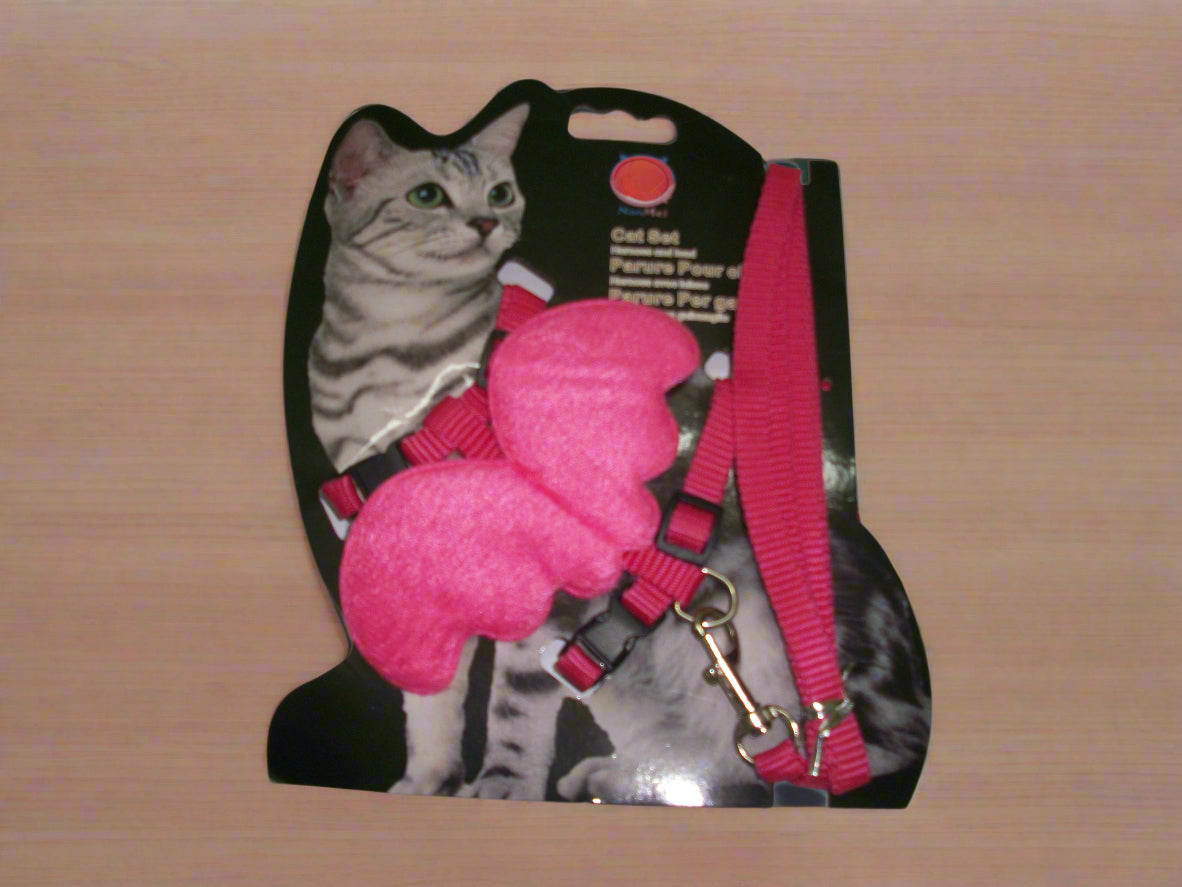 Winged cat harness for cat securing