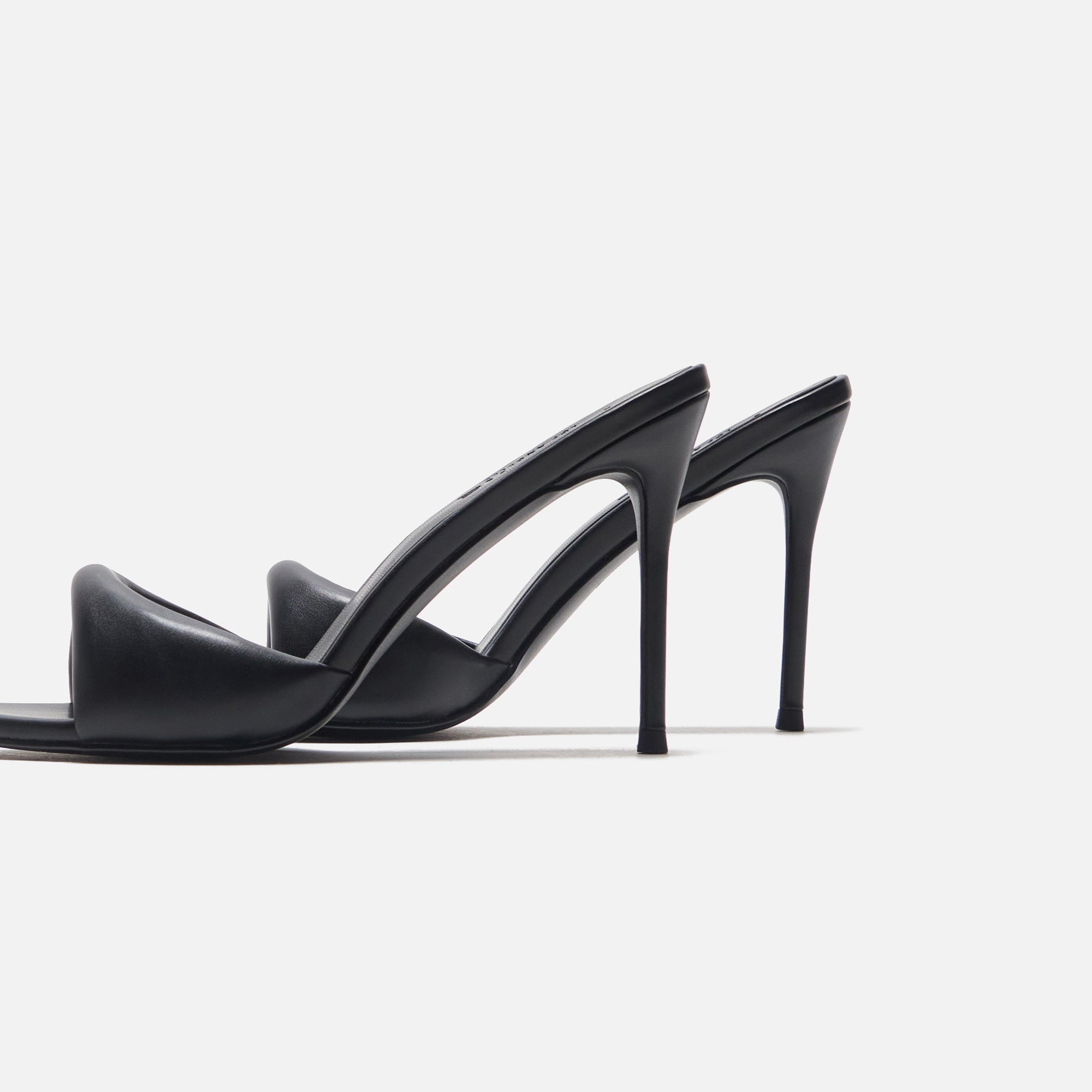 Femme LA Saint Slipper - Black