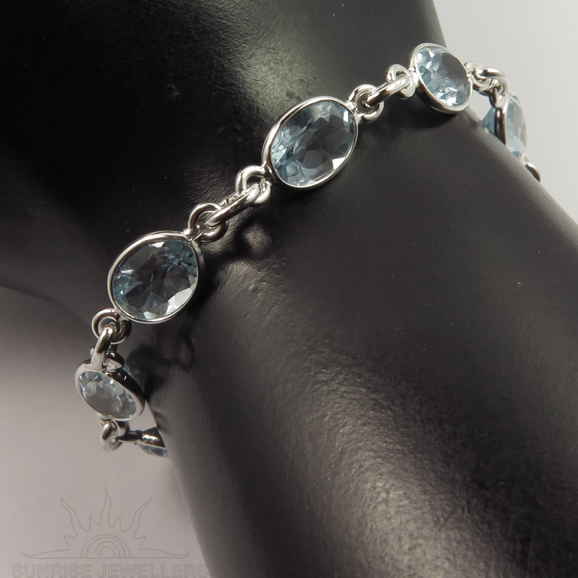 Best Seller Natural Blue Topaz Oval Faceted Gemstone Bezel Silver Setting Handmade Bracelet For Woman Jewellery Gift