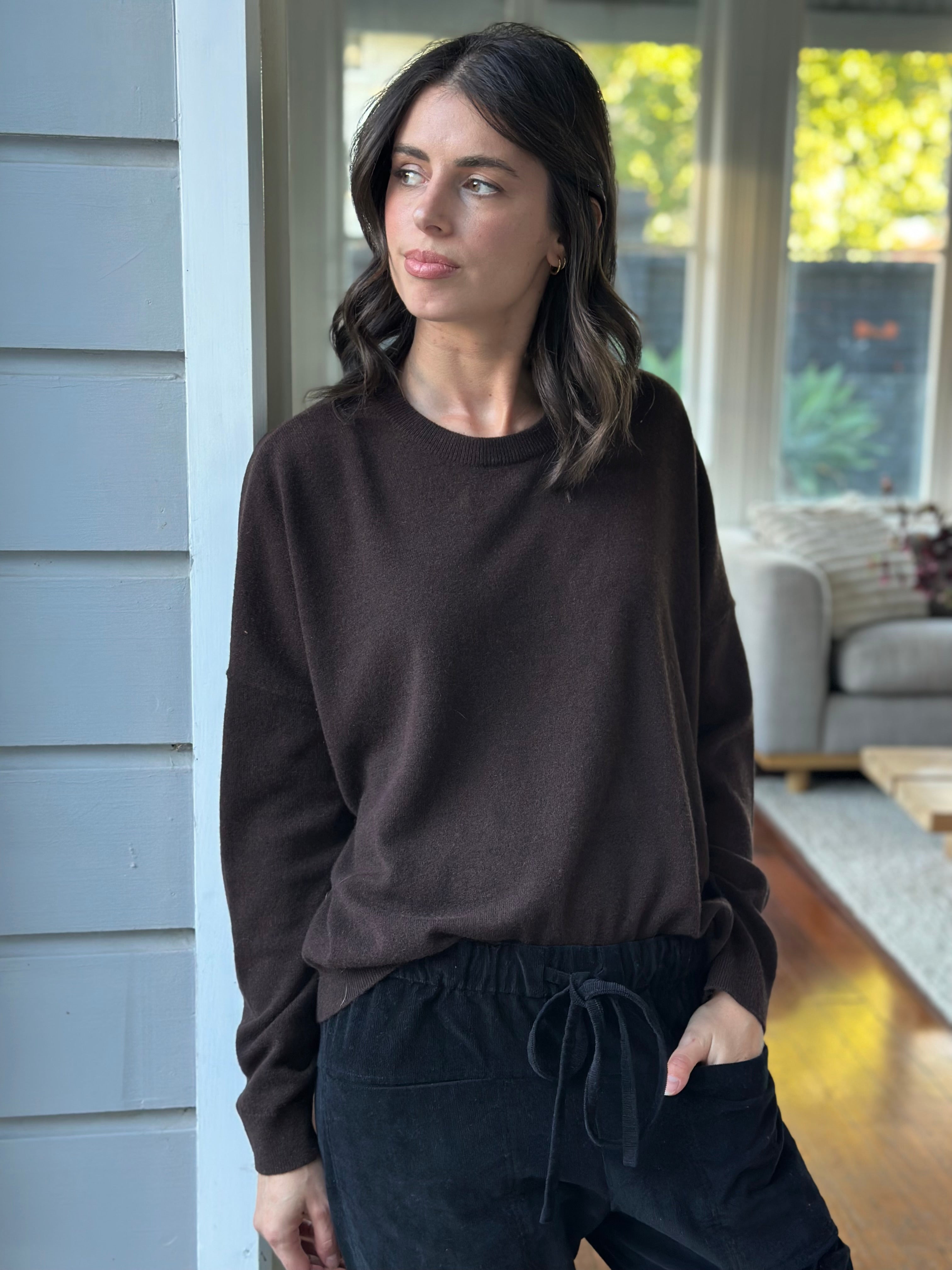 cassie crew neck knit  -chocolate cashmere