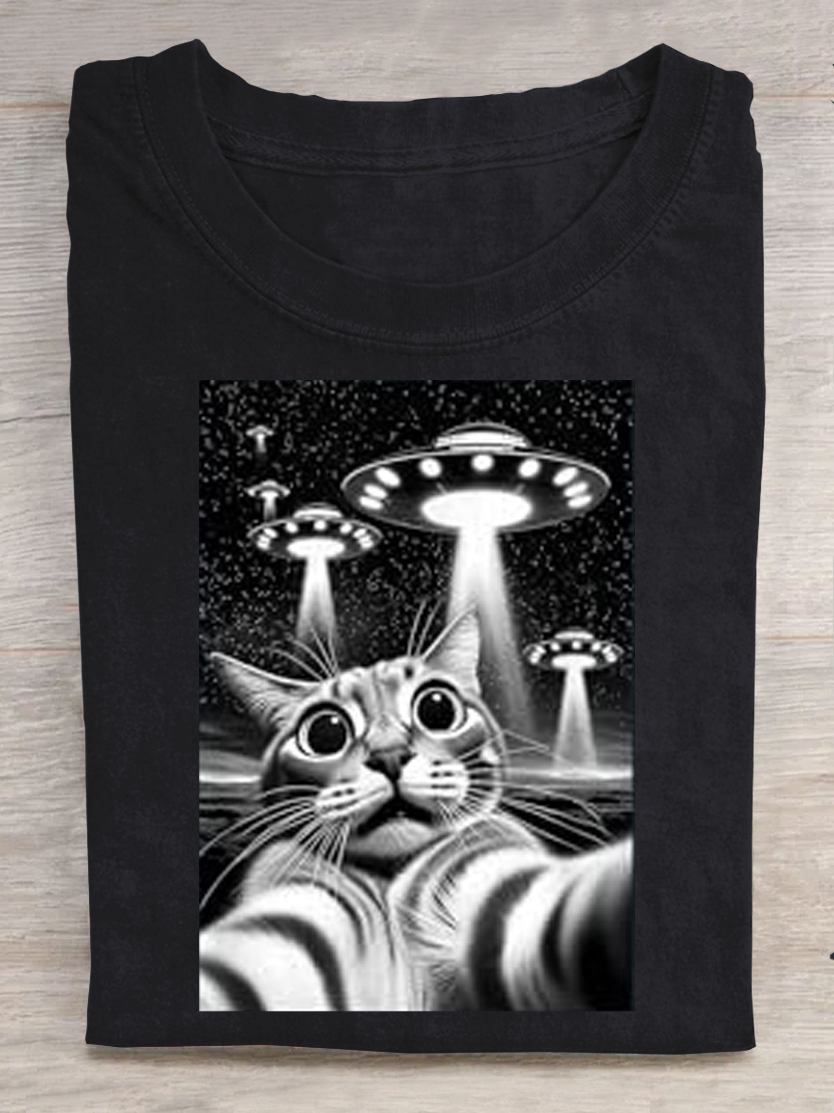 Funny Invasion Meme Retro Alien Cat UFO Selfie Print Casual T-shirt