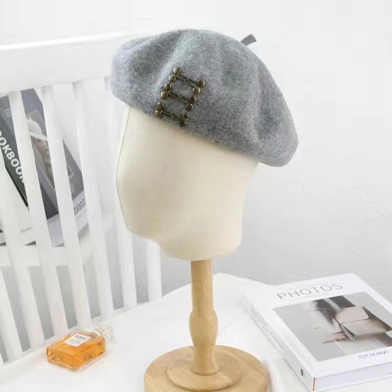 Women's Basic Retro British Style Solid Color Metal Button Eaveless Beret Hat