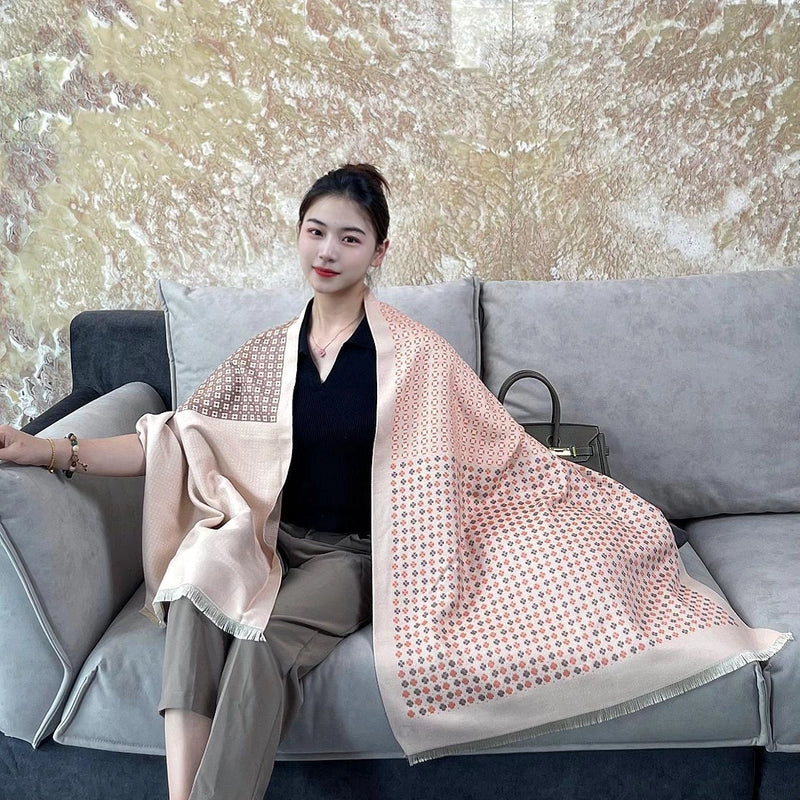 Pink Clover Classic High Quality Velvet Air Conditioning Shawl Summer Office Nap Blanket Sofa Blanket Warm Scarf