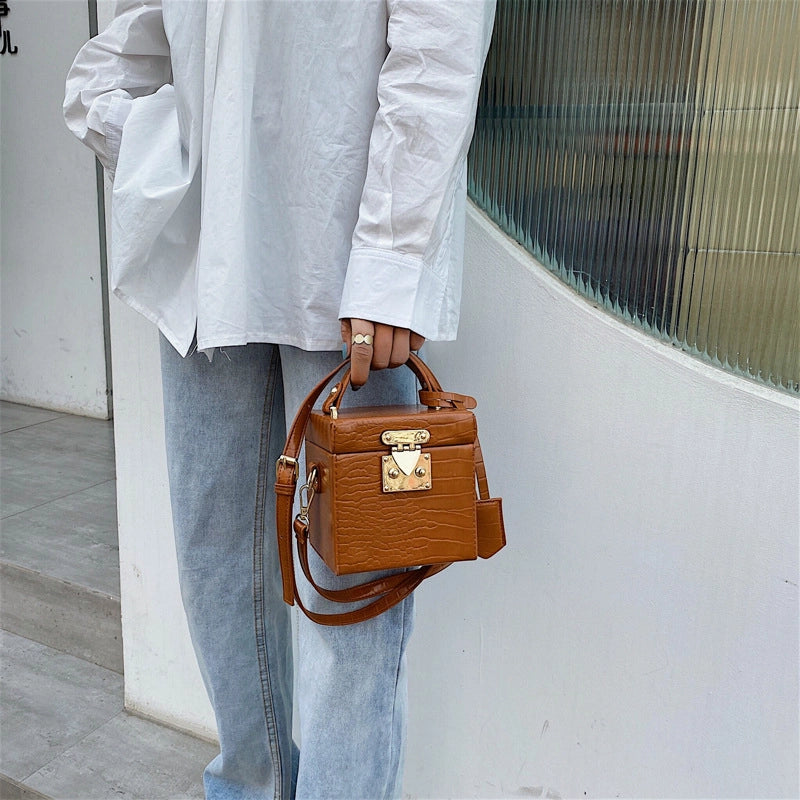 New Crocodile Pattern Box Versatile Shoulder Fashion Popular Messenger Bag