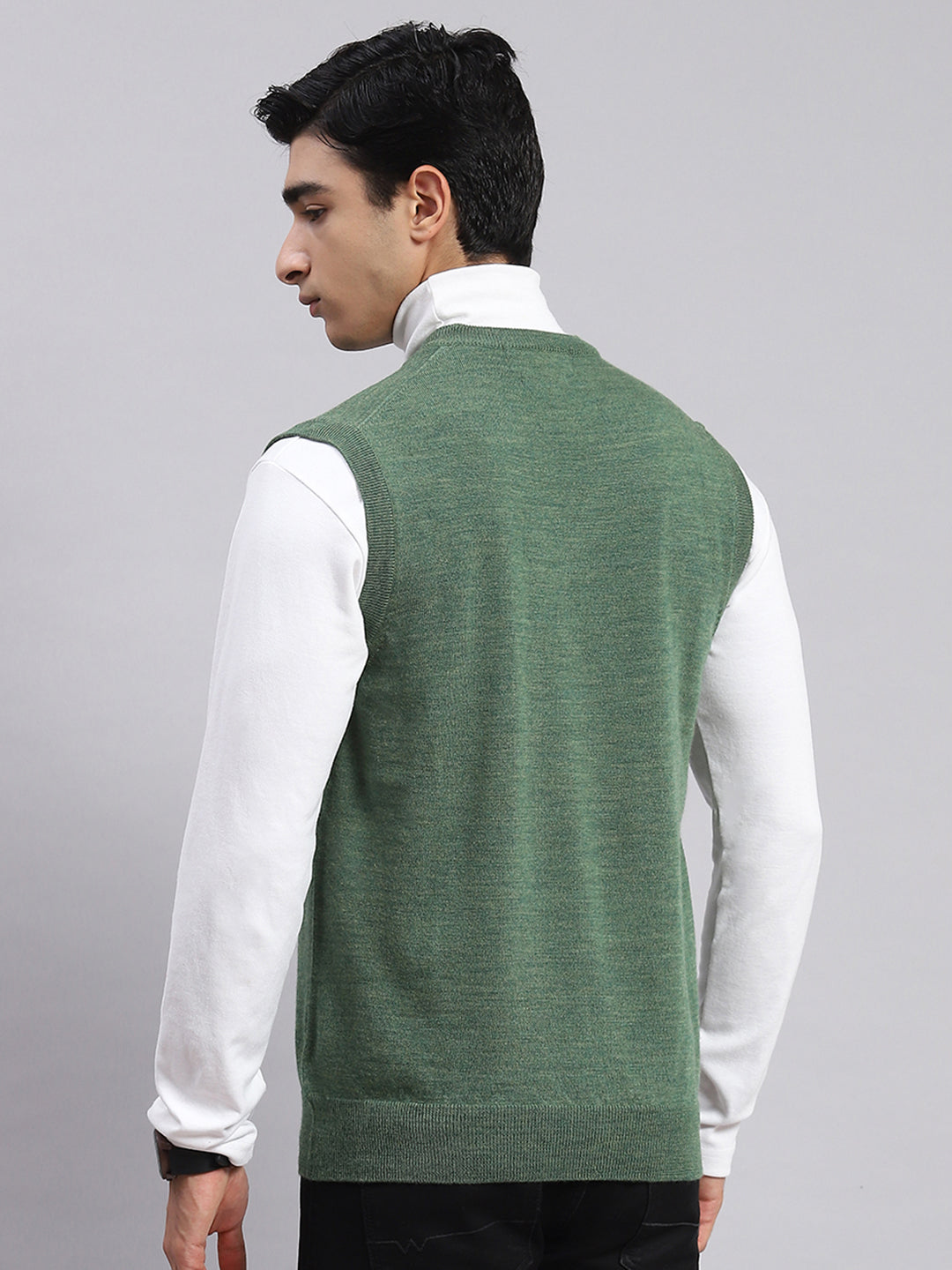 Men Green Solid V Neck Sleeveless Sweater