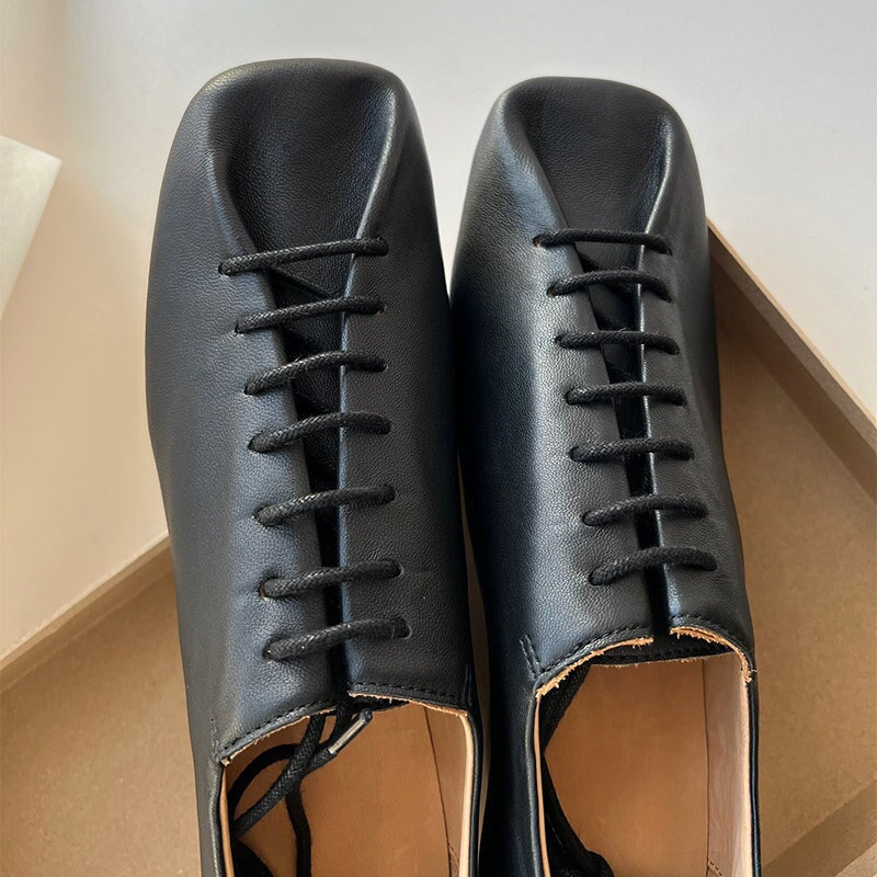 Slouchy Square-Toe Lace-Up Lambskin Derby Flats/Mid Heels Black/Beige
