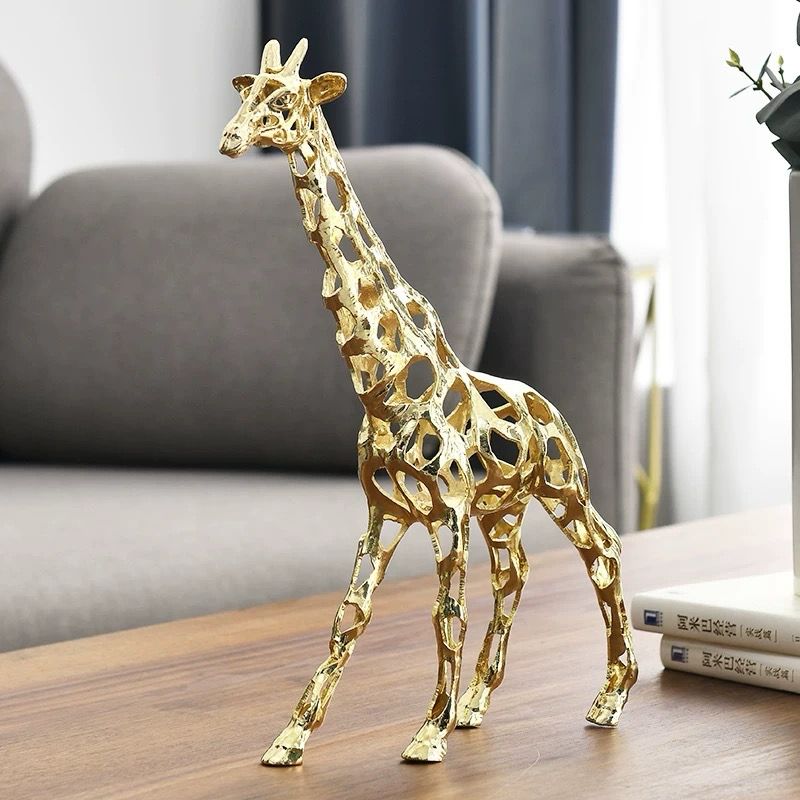 LUXURY METAL GIRAFFE ORNAMENT – ELEGANT HOME DECOR ACCESSORY