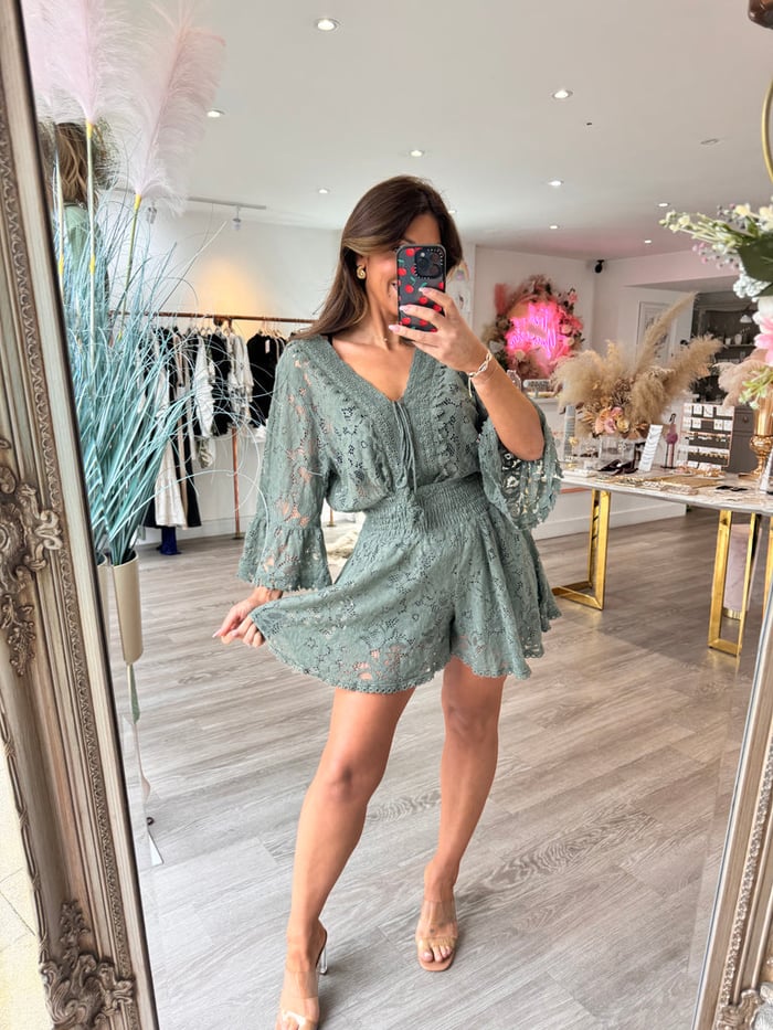 🌸 Limited time hot promotion | Casual cropped V-neck lace set