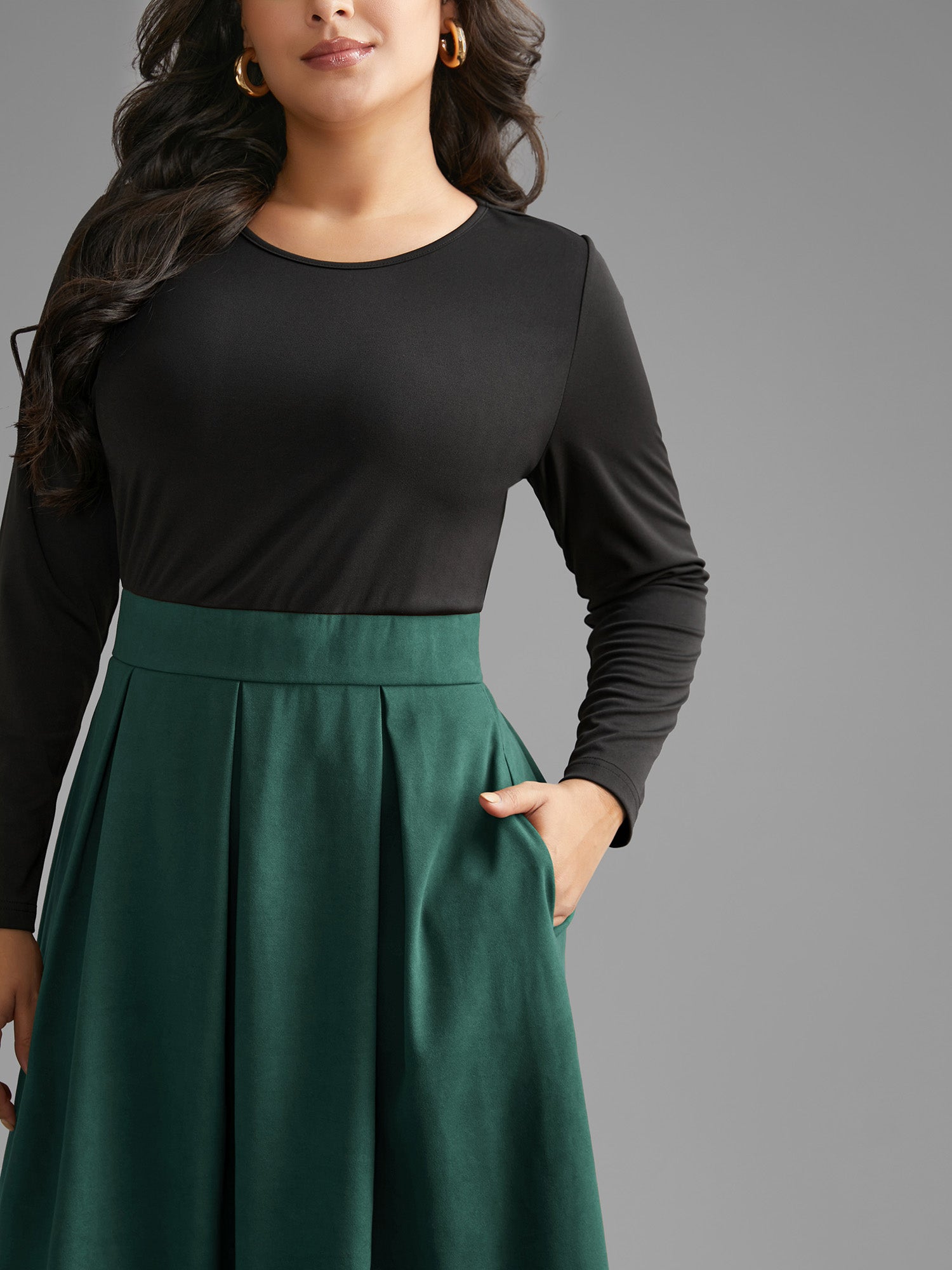 Crew Neck Contrast Shirred Pleated Dress