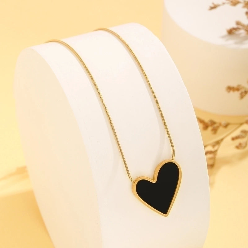 Ig Style Minimalist Round Heart Shape Roman Numeral Titanium Steel Plating Inlay Shell 18k Gold Plated Pendant Necklace
