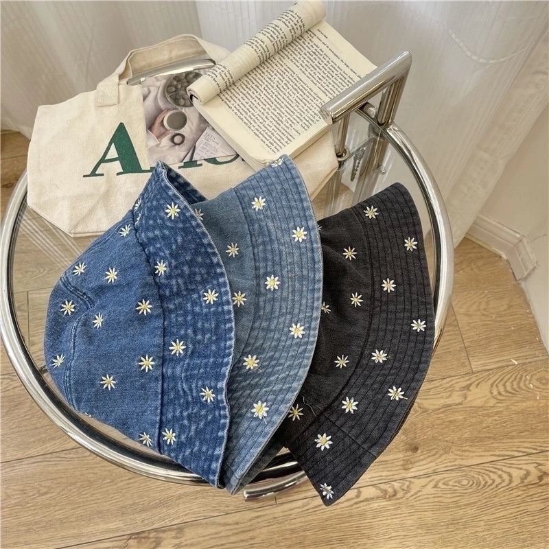 Women's Pastoral Flower Embroidery Wide Eaves Bucket Hat
