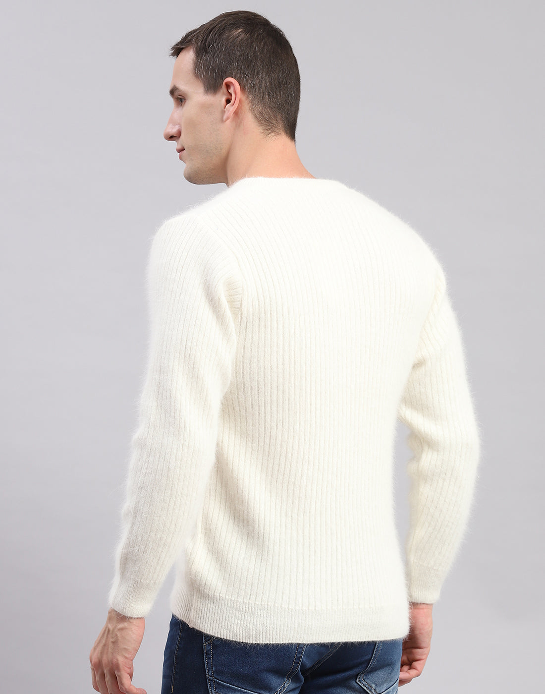 Men Off White Solid V Neck Full Sleeve Pullover