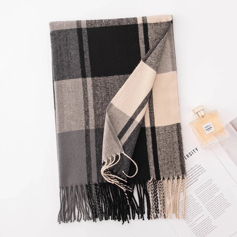 Women's Elegant Minimalist Plaid Imitation Cashmere Tassel Scarf