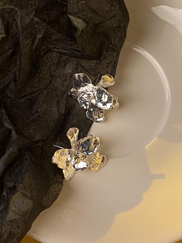 Three-Dimensional Silver Flower Shape Earrings