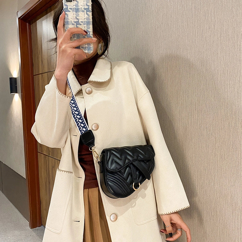 Popular New Trendy Diamond Texture Shoulder Crossbody Saddle Bag