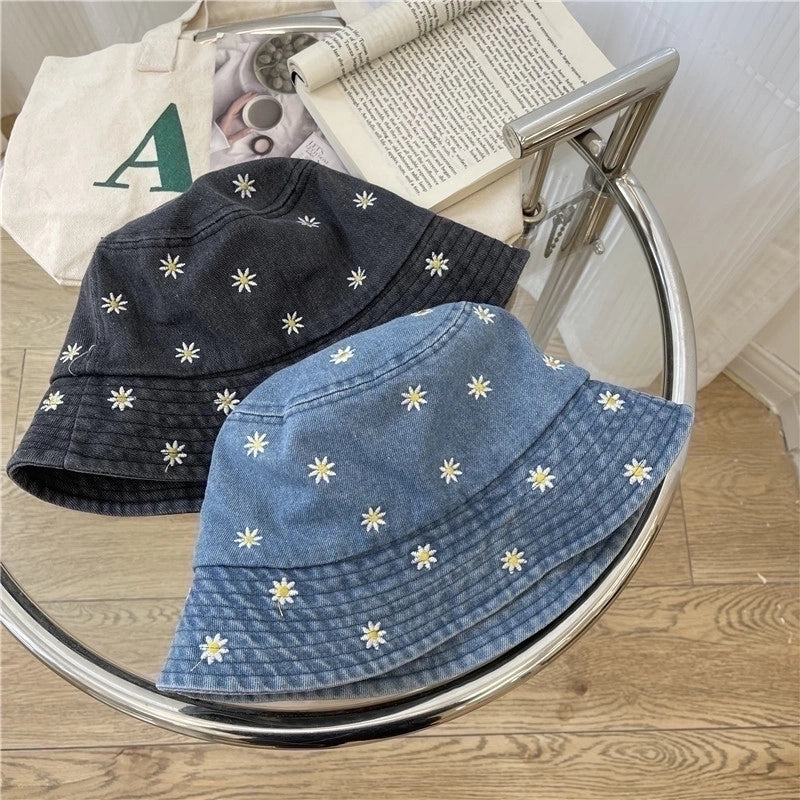 Women's Pastoral Flower Embroidery Wide Eaves Bucket Hat