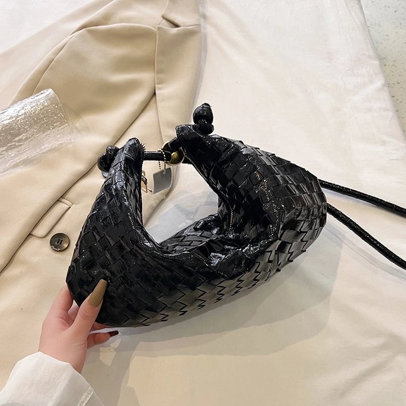 Women's Medium Pu Leather Solid Color Lingge Streetwear Dumpling Shape Zipper Crossbody Bag