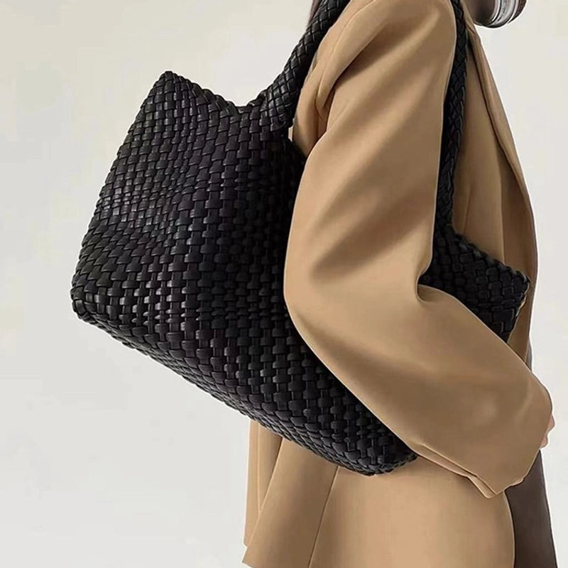 Women's Large Pu Leather Solid Color Vintage Style Streetwear Weave Square Magnetic Buckle Shoulder Bag